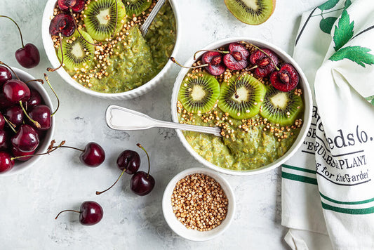Porridge au matcha pour le petit-déjeuner